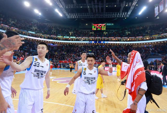 北京队爆发神级表现,CBA季后赛被彻底压制,逆转 北京队爆发神级表现,CBA季后赛被彻底压制,逆转