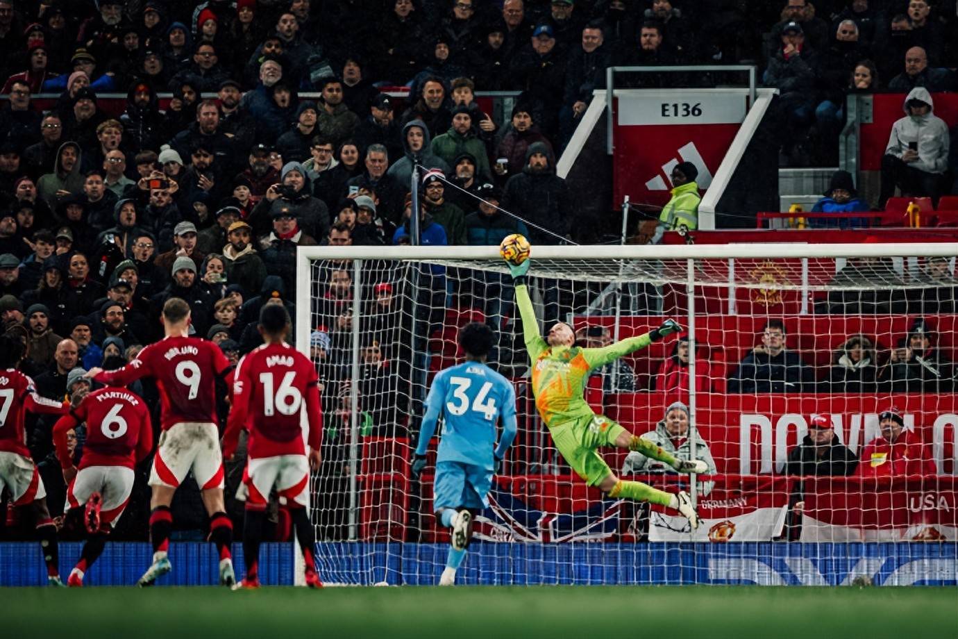 包含西汉姆联球员受伤不断，球队战斗力受到影响的词条