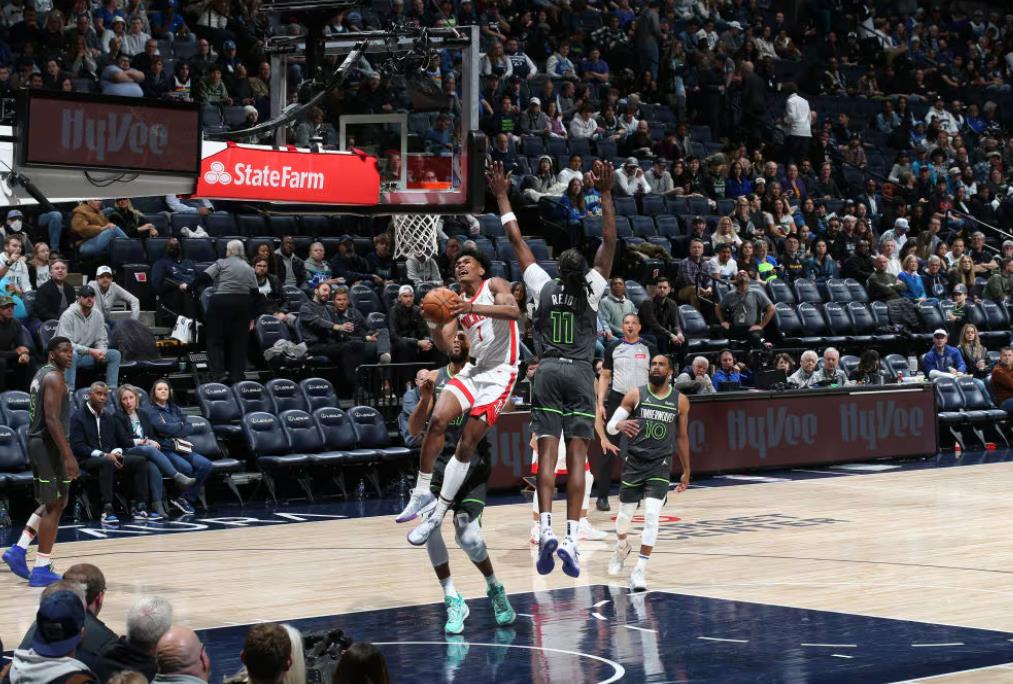 星空体育中国官网-雷霆队主场防守火箭队动力十足