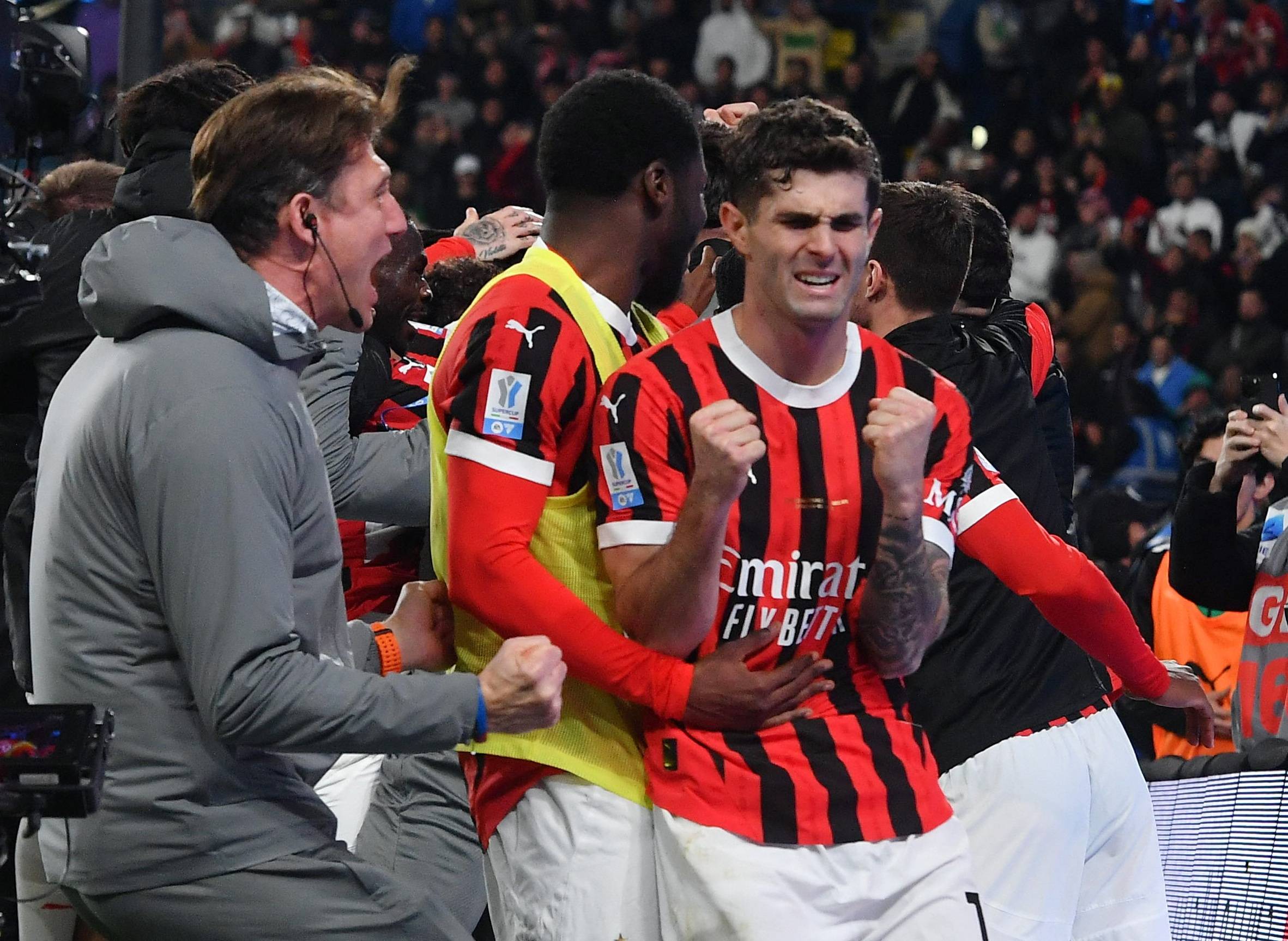 AC米兰中场成功助攻,帮助球队追平 AC米兰中场成功助攻,帮助球队追平