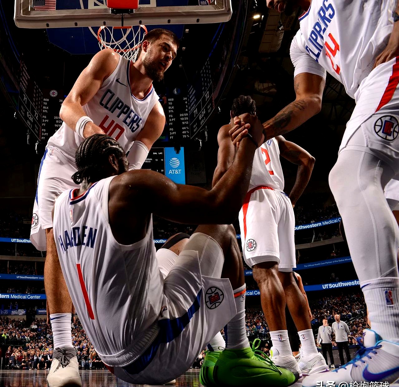 快船大将奉献精彩表现带领球队轻松战胜独行侠的简单介绍 快船大将奉献精彩表现带领球队轻松战胜独行侠的简单介绍