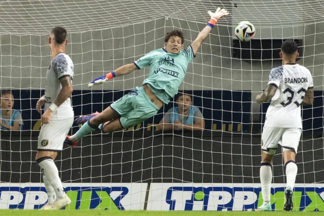 利物浦门将突破纪录,连续六场零封对手 利物浦门将突破纪录,连续六场零封对手