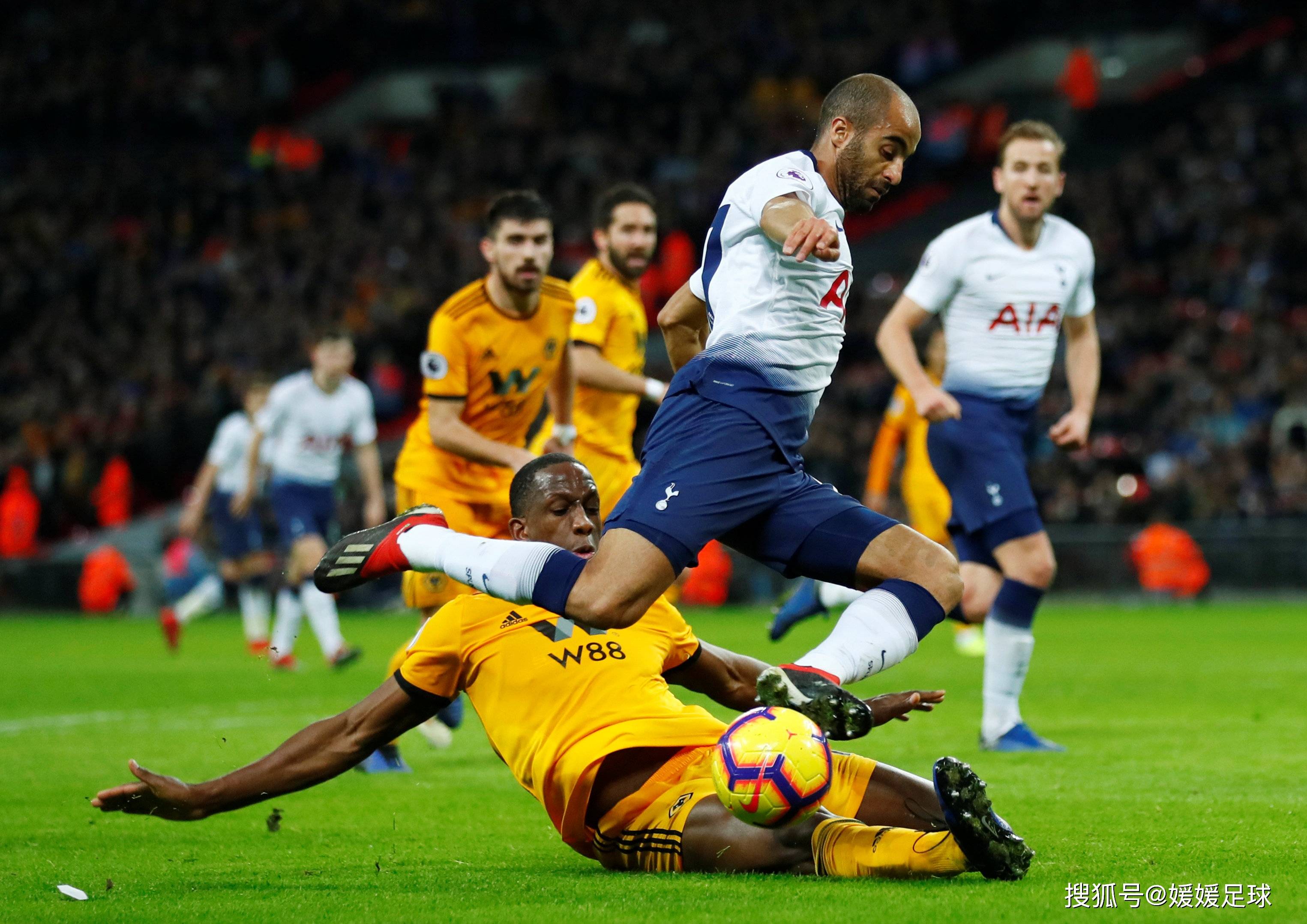 星空体育网址-国际足球赛场上球员竞技水平高超