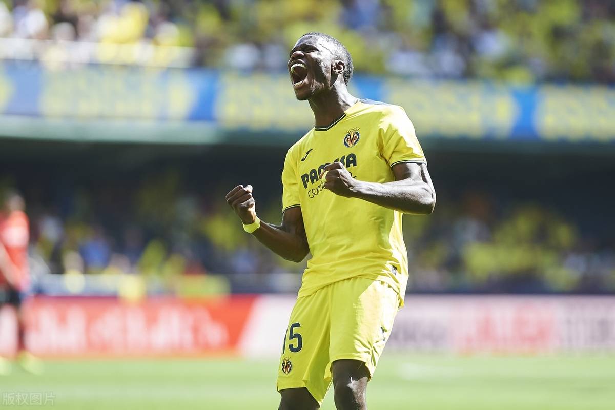 比利亚雷亚尔队球员屹立不倒 比利亚雷亚尔队球员屹立不倒