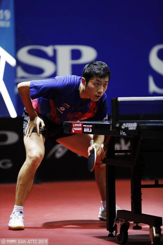 里昂遭遇挑战，险胜对手保持领先的简单介绍