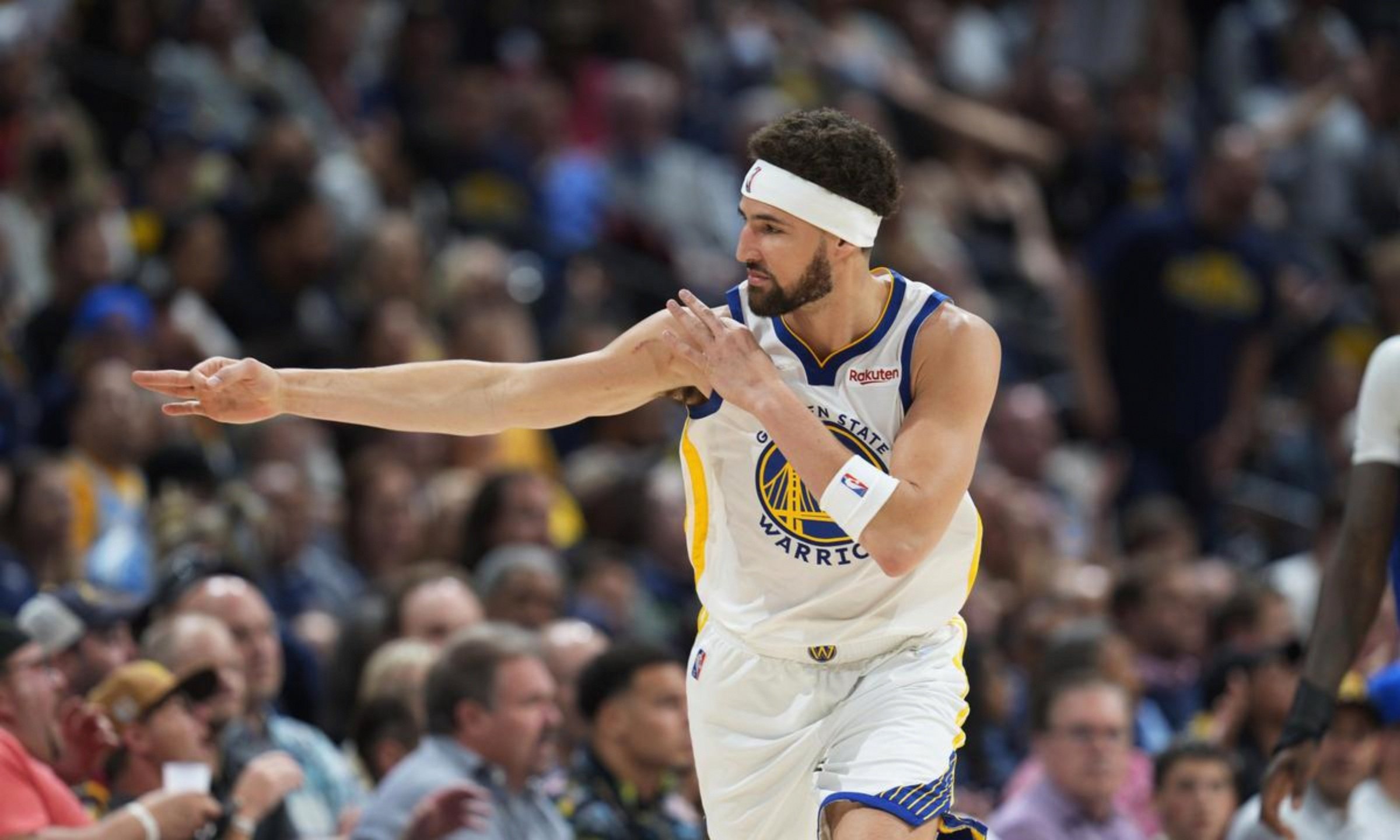 包含勇士客场击败掘金,继续稳居排行榜前列的词条 包含勇士客场击败掘金,继续稳居排行榜前列的词条